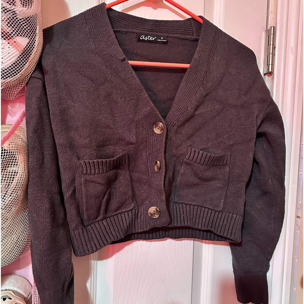 Womens cropped long sleeve cardigan